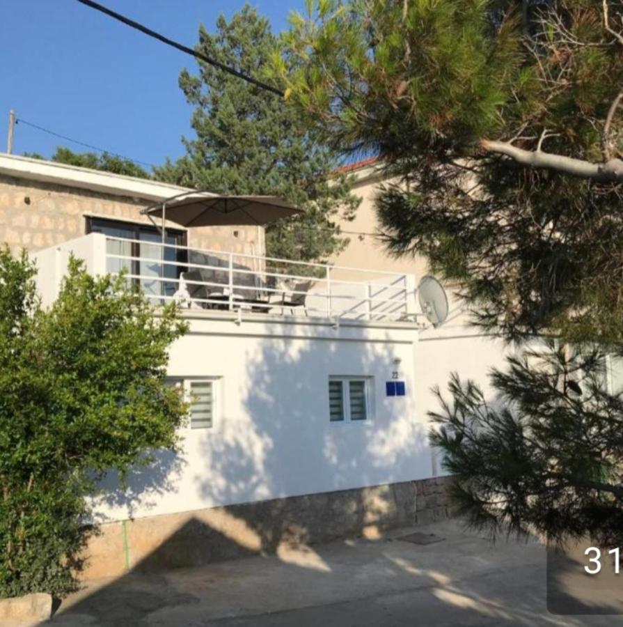 Apartmani Sara Marija Karlobag Bagian luar foto