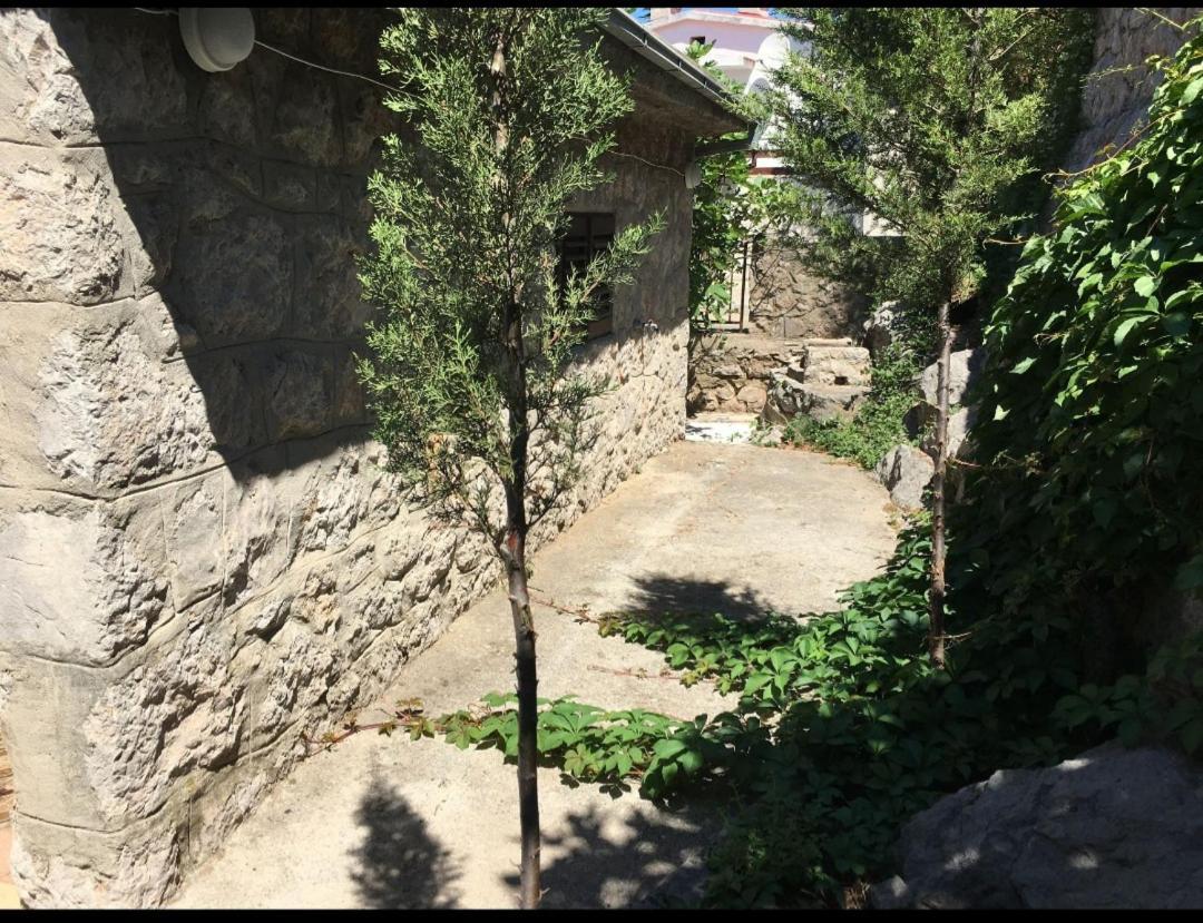 Apartmani Sara Marija Karlobag Bagian luar foto