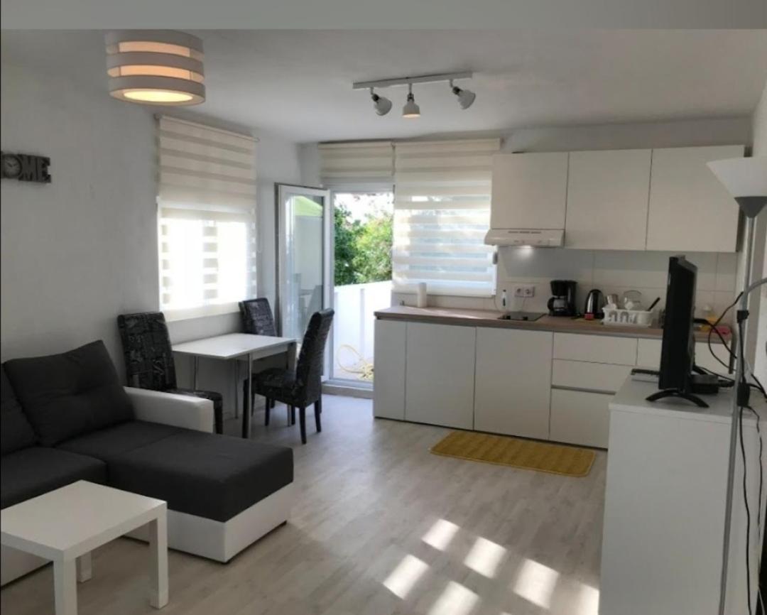 Apartmani Sara Marija Karlobag Bagian luar foto